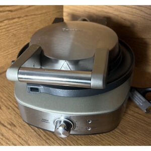 Breville BWM520XL No-Mess Round Waffle Maker Brushed Stainless Steel 7 Settings